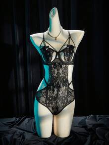 SpicyHot Bộ jumpsuit quyến rũ với chất liệu ren hoa rỗng tinh tế kết hợp cùng nơ satin trang trí, cùng áo ngực chữ V khoét sâu có gọng nâng ngực giúp tôn lên vòng eo, và dây đeo chéo có thể điều chỉnh, thiết kế hở lưng. - màu đen - Xem 7