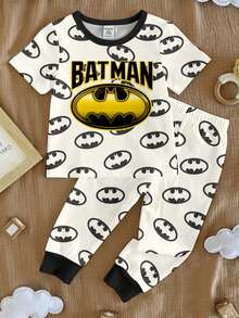 BATMAN X SHEIN Bộ đồ ngủ 2 món cho bé trai, kiểu dáng cổ điển, in logo, thoải mái, gồm áo tay ngắn và quần ngắn, thích hợp cho mùa xuân, hè và thu. - Nhiều màu - Xem 2