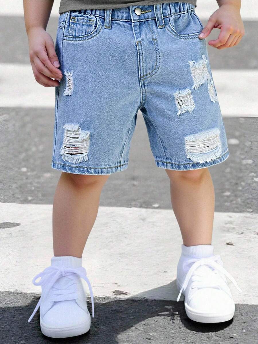 SHEIN Playful Pals 男童牛仔裤夏季新品：时尚休闲牛仔短裤，浅蓝色牛仔布，复古做旧破洞设计，直筒宽松版型，舒适柔软面料。适合日常通勤、上学、户外活动等各种场合。男童牛仔短裤