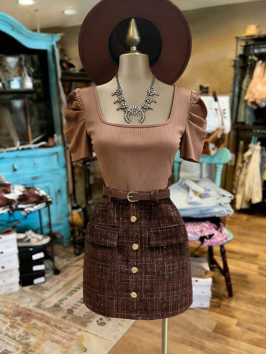 Franclia 方领修身性感罗纹泡泡袖A字格纹收腰装饰半身裙两件套 - 卡其色 - 查看 1