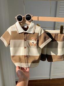 SHEIN 两件套男女通用婴儿服装，可爱夏季针织条纹卡通熊印花短袖T恤和松紧腰短裤，适合生日派对、锐舞派对、晚宴、演出、婚礼、宝宝满月、洗礼、一周岁生日庆祝、婚礼宾客、迎婴派对等场合。 - 彩色 - 查看 3