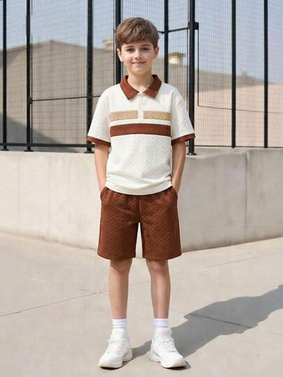 2枚セット 10代の男の子用 カジュアル コントラストカラー パッチワーク テクスチャ生地 ポロシャツ & ブラウンショーツセット、通勤や普段着に適しています