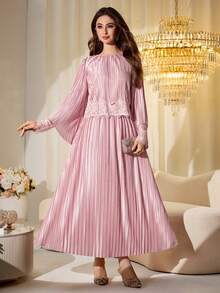 Modelyn Bộ đồ nữ màu hồng phối ren, bèo nhún, kiểu dáng thanh lịch gồm áo và chân váy. - Hồng - Xem 5