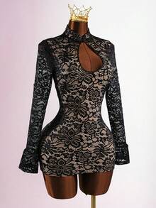 SaltGleam SaltGleam 黑色蕾丝纽扣领镂空性感迷你连衣裙（女款） - 黑色 - 查看 5