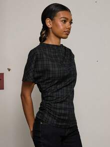 COUREZ Áo dệt kẻ caro tay ngắn bất đối xứng / Phong cách đường phố mùa xuân Y2K dễ thương, áo đi chơi thường ngày, áo dự tiệc, áo mùa hè - màu đen - Xem 5