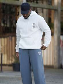 Heavens Edit 男士休闲落肩长袖连帽衫，带汉字图案和口袋，秋冬 - 白色 - 查看 3