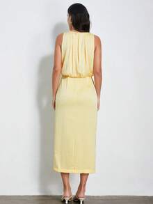 Aveloria Modichic Cream Yellow High Gloss Satin Textured Round Neck Ruched Waist Hem Slit French Chic Elegant Commute Dress With Metal Asymmetric Buckle Pin Pleated Sleeveless - Yellow - View 4