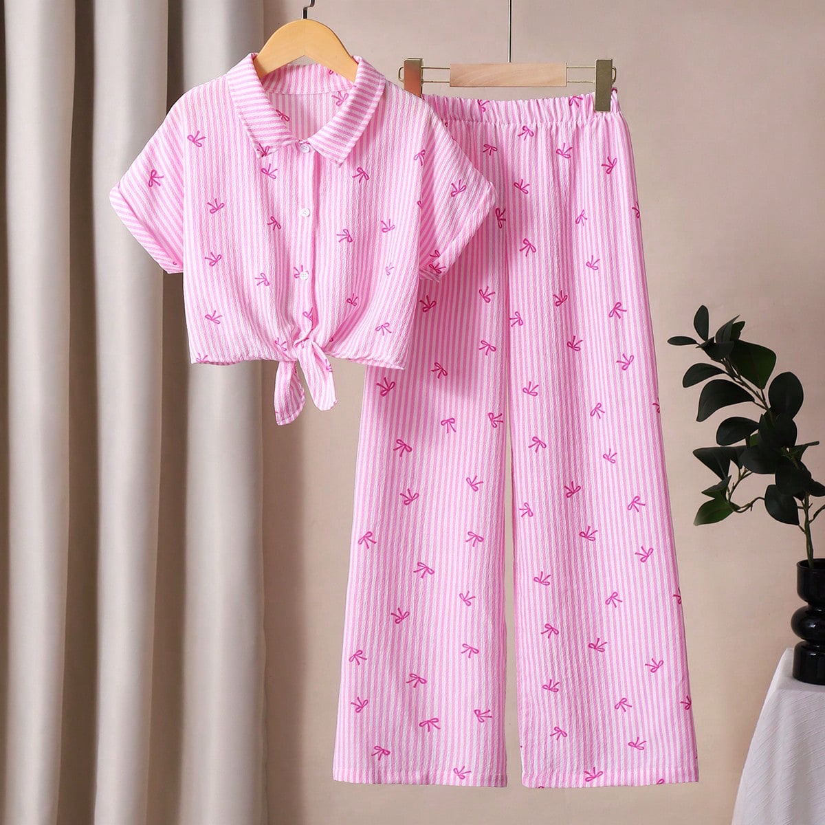 Conjunto de 2 piezas de niña preadolescente con camisa de manga corta de tela texturizada a rayas y pantalones casuales, Conjunto de camisa abotonada