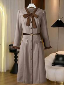 Franclia Đầm cao cấp dành cho nữ trên 25 tuổi, mẫu thu đông 2025, kiểu dáng mới, cổ áo phối nhiều lớp, thắt nơ, túi nắp, thiết kế tay áo xếp ly thanh lịch, cài cúc kim loại, có lớp lót và thoải mái, phù hợp cho mặc hàng ngày, đa năng, đi làm và dự tiệc. - Màu nâu tối - Xem 6