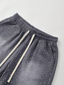 ROMWE MEN Street Life Pantalones cortos con cordón en la cintura, bolsillos y estampado de rhinestones para hombres - Gris - Ver 2