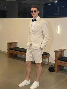 两件套青少年男士绅士西装，包括米色单排扣西装外套和米色纹理短裤，优雅高端的正式套装，适合生日派对、晚宴、演出、主持、婚礼季等场合。 - 杏色 - 查看 3