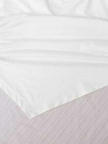 قميص تي شيرت قصير الأكمام غير متماثل الياقة مع خصر مجعد وإبزيم معدني، مناسب للارتداء في الربيع والصيف، تصميم ياقة غير متماثل فريد، خصر مجعد، تفاصيل إبزيم معدني، يبرز شخصية أنيقة، مناسب للاستخدام اليومي والحفلات والجامعة وغيرها من المناسبات - أبيض وأسود - مشاهدة 4