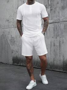 Manfinity CasualCool 男士纯色纽扣半开襟短袖T恤和抽绳腰短裤休闲套装 - 白色 - 查看 4