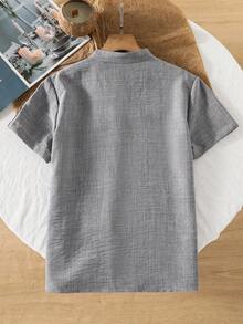 SHEIN Vacaura 1件男童立领纯灰色休闲简约短袖衬衫，百搭休闲，夏季新品，适合多种场合 - 灰色 - 查看 2