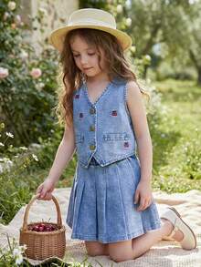 SHEIN Vintaside Kids Regata Casual Solta Lavada em Azul Claro para Meninas Jovens, Design Fofo de Pêssego; Combinada com Saia Denim Plissada de Cintura Elástica. Feita de Denim de Algodão Macio e Leve, Um Item Essencial para Meninas da Moda, Adequado para Uso na Primavera/Verão, Casual, OOTD, Passeio, Festa. Novo Lançamento para o Outono de 2025 - Lavagem Média - Visão 6