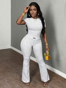 SHEIN PETITE CURVE 新款加大码女装小码纯色罗纹短袖上衣和裤子休闲两件套，女式两件套休闲套装，女式夏季两件套，女装套装，女式套装，性感时尚两件套，夏季，显瘦，小码女装套装，适合娇小身材女性。高腰设计，显瘦显腿长，适合娇小身材女性。适合所有季节和场合，适合娇小女孩和女性，夏季背心，夏季背心，夏季套装，夏季度假套装，女士长款夏季背心，春季套装，背心，休闲背心，夏季高腰显瘦背心，优雅女士礼服套装，优雅派对套装，优雅女士套装，度假套装女士，女士假日服装，夏季假日服装，夏季度假服装，狂欢节服装，2026年狂欢节女士造型，2026年狂欢节女士服装，狂欢节女士服装 - 淺灰色 - 查看 4