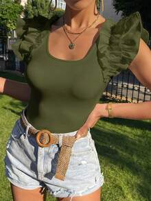 Firerie Camiseta ajustada de cuello en U con volantes de unicolor - Verde militar - Ver 5