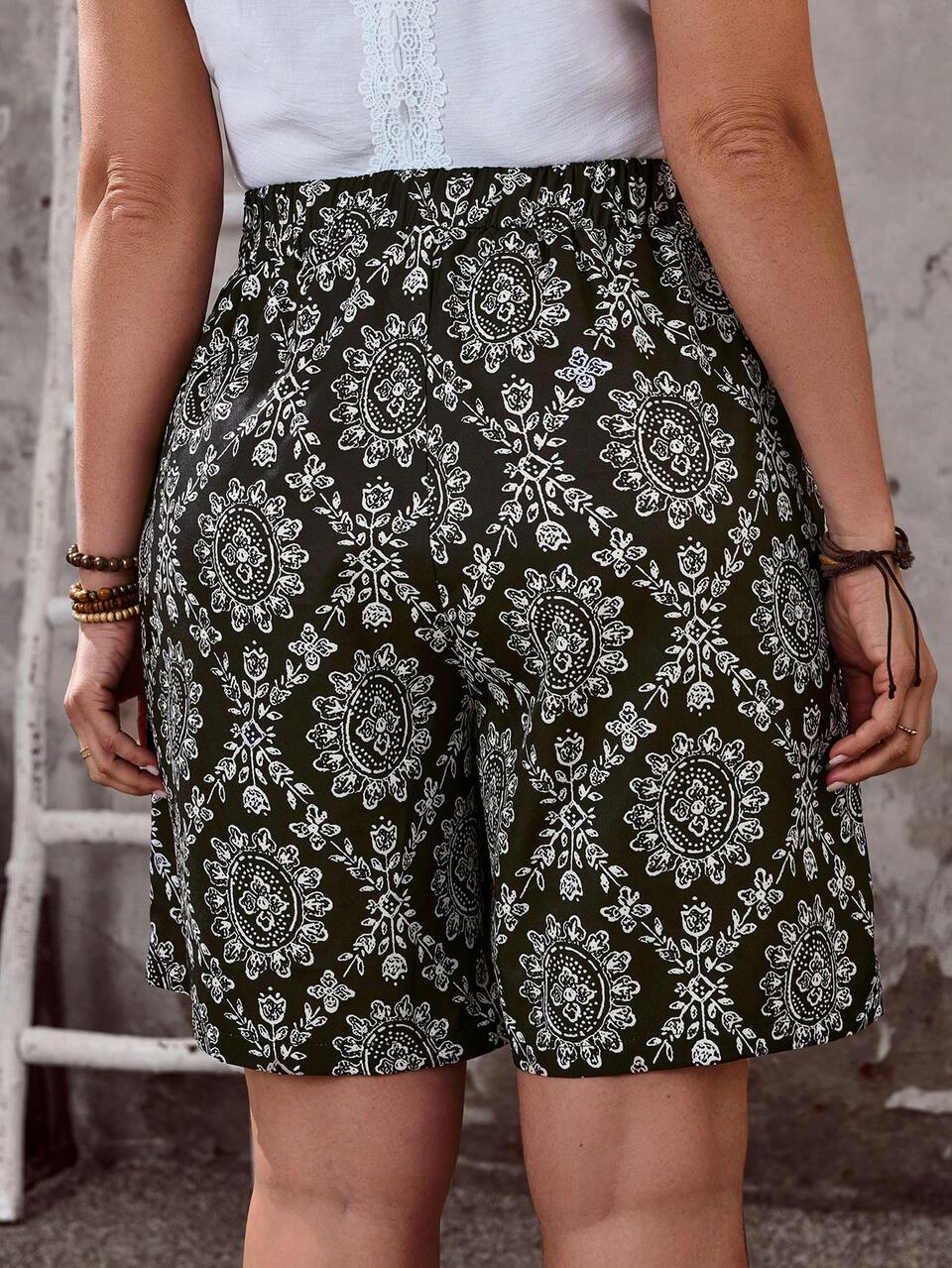 Plus Size Women's Summer Elegant Boho Vacation Floral Print Shorts,Black And White Holiday Casual Loose Tie Waist Beach Shorts With Side Pockets