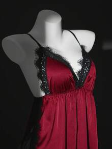 SHEIN 1 pieza Camisón de satén charmeuse suave con ribete de encaje negro, escote en V profundo, cintura fruncida, tirantes cruzados y diseño de espalda abierta y sexy - Multicolor - Ver 4