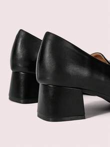 CUCCOO DOLLMOD 法国女鞋春秋季低帮方头中跟粗跟软皮金属扣乐福鞋 - 黑色 - 查看 9