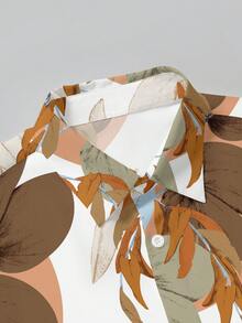 Manfinity RSRT 男士印花纽扣短袖衬衫和斜插口袋短裤套装 - 彩色 - 查看 3