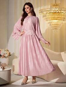 Modelyn Bộ đồ nữ màu hồng phối ren, bèo nhún, kiểu dáng thanh lịch gồm áo và chân váy. - Hồng - Xem 8
