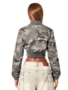 SUMWON WOMEN Áo khoác denim nữ dáng ngắn họa tiết rằn ri, cổ tay bo gân và khóa kéo, kiểu dáng quân đội, thích hợp cho mùa thu đông. - Xám - Xem 2