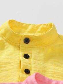 SHEIN Vintaside Kids 3件套幼儿男童服装，纯色简约纽扣半开领蓝色、白色、棕色编织休闲度假柔软舒适短袖上衣套装，适合日常、旅行、聚会、春夏季节穿着。 - 彩色 - 查看 3