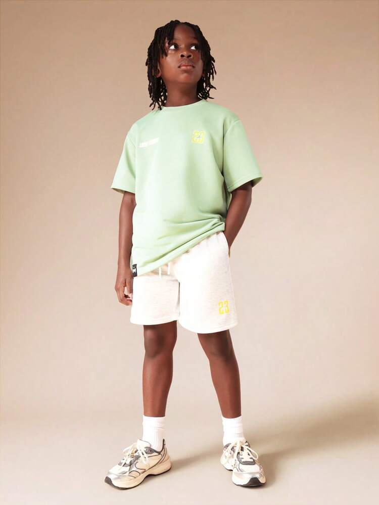 오버사이즈 티셔츠와 플리스 반바지 세트