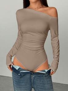 FavEase Body asimétrico de manga larga, ajustado, con cintura fruncida, para mujer, en color negro, para otoño - Caqui - Ver 4