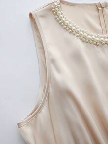 GlowEve CURVE Damen Große Größen Einfarbiges Kleid mit Fake-Perlen Dekor, rundem Ausschnitt und ärmellos, elegant - Champagnerfarben - Übersicht 3