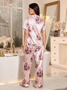 LuxeNights Set Piyama Cardigan Lengan Pendek Berkerah Bahan Sutra Imitasi Motif Bunga Elegan untuk Wanita - MultiWarna - View 2