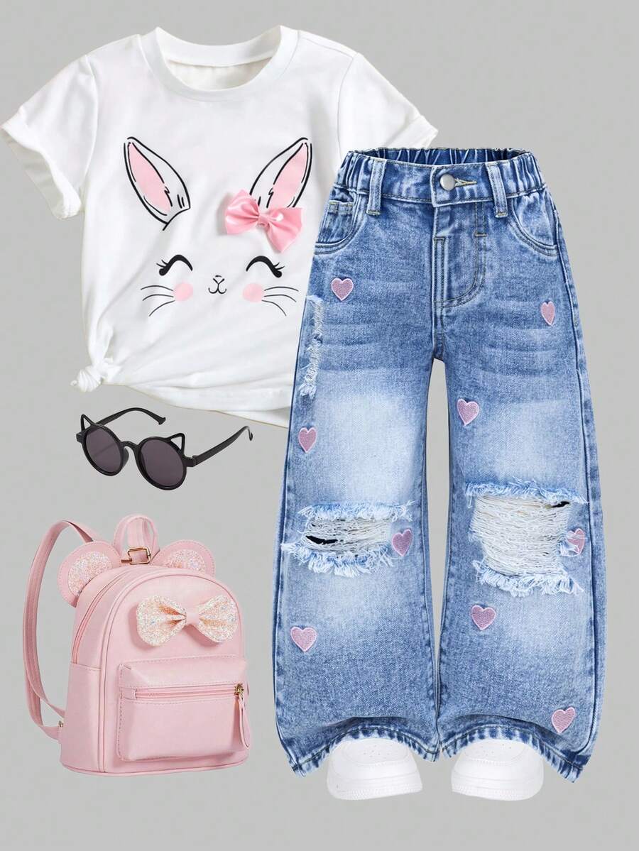 SHEIN 女童牛仔裤，夏季新款，浅蓝色水洗牛仔布，休闲舒适，粉色爱心刺绣，做旧破洞设计，宽松阔腿版型，柔软棉质牛仔面料，适合日常穿着、上学、通勤、聚会等场合。