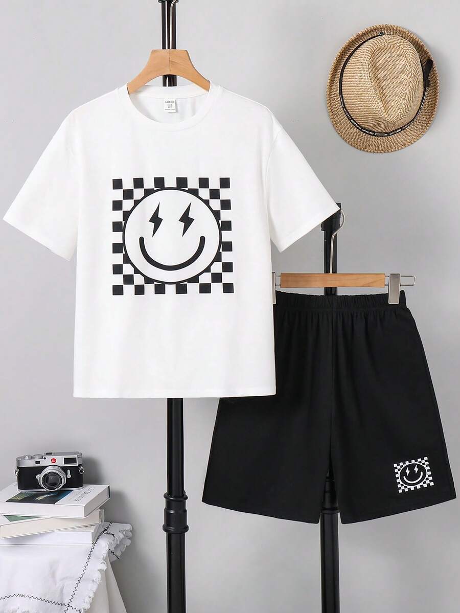 SHEIN 2件套男童休闲简约黑白人脸图案圆领短袖短裤套装，夏季适合春夏穿着，日常穿着，运动，外出，上学，聚会，节日，拍照 - 黑與白 - 查看 1