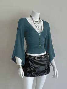 Bitrose Deep V-Neck Sexy Mid-Length Sleeve Solid Color Fitted Cropped T-Shirt - Teal Blue - View 4