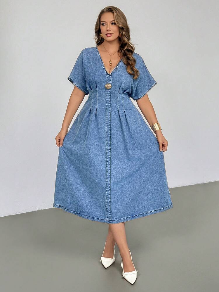 Auralis 大码女式V领短袖金属3D花卉装饰时尚牛仔连衣裙，春夏情人节嘉年华服装通勤度假毕业时尚Y2K可爱街头风派对婚礼优雅商务休闲女式大码牛仔连衣裙优雅V领褶皱水洗牛仔中长连衣裙 - 藍色 - 查看 7