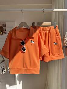 SHEIN Explorewe 2件套女童宽松Polo衫套装，休闲宽松拉链领Polo衫搭配口袋阔腿短裤，饰有字母印花，休闲运动学院风，舒适夏季套装 - 橘色 - 查看 6