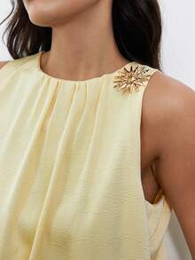 Aveloria Modichic Cream Yellow High Gloss Satin Textured Round Neck Ruched Waist Hem Slit French Chic Elegant Commute Dress With Metal Asymmetric Buckle Pin Pleated Sleeveless - Yellow - View 2