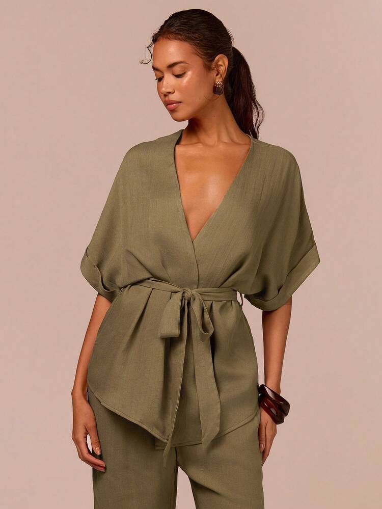 COSMINA V领插肩袖翻边设计，裹身款式，腰部系带，V领衬衫和裤子套装，宽松上衣，军绿色套装，夏季女士休闲两件套 - 軍綠色 - 查看 2