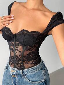 SHEIN PETITE CURVE Bộ đồ liền thân ren màu đen ôm sát, cổ tim, chất liệu ren co giãn cao cấp, thích hợp cho nữ cỡ lớn và nữ dáng nhỏ nhắn, mang phong cách lãng mạn và thanh lịch mùa hè. Quần dành cho nữ dáng nhỏ nhắn, phù hợp với phụ nữ nhỏ nhắn. Cạp cao giúp bạn trông thon gọn và dài chân hơn, phù hợp với phụ nữ dáng nhỏ nhắn. Thích hợp cho mọi mùa và mọi dịp, phù hợp cho nữ dáng nhỏ nhắn. Áo tank top mùa hè, trang phục mùa hè, trang phục nghỉ hè, áo tank top dài mùa hè cho nữ, trang phục mùa xuân, áo tank top, áo tank top thường ngày, áo tank top cạp cao giúp thon gọn cho mùa hè, quần dự tiệc thanh lịch cho nữ, quần thanh lịch dự tiệc, quần thanh lịch cho quý cô, trang phục nghỉ mát cho nữ, trang phục nghỉ lễ cho nữ, trang phục nghỉ hè, trang phục du lịch mùa hè, trang phục lễ hội, trang phục lễ hội cho nữ năm 2026, trang phục lễ hội cho nữ 2026, quần áo lễ hội cho nữ, trang phục lễ hội cho nữ. - màu đen - Xem 8