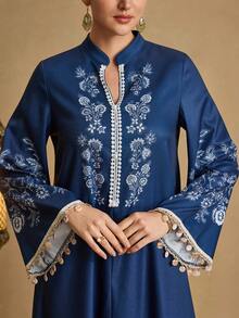 Al Najma Áo tunic dáng rộng in họa tiết retro màu chàm cho nữ, điểm nhấn là cúc ngọc trai và tua rua, tôn dáng cho trang phục hàng ngày. - Màu xanh hải quân - Xem 8