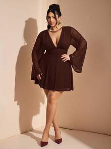 SHEIN BAE 撞色V领收腰长袖短裙 - 咖啡棕 - 查看 3