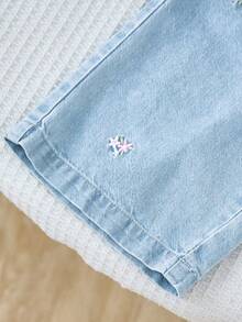 女童碎花宽松褶饰上衣，搭配荷叶边和阔腿休闲牛仔裤，时尚套装 - 淺色水洗藍 - 查看 5