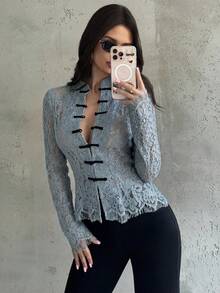 Firerie 女士白色蕾丝黑色纽扣腰长袖衬衫，复古宫廷风上衣，新款中国风衬衫，白色蕾丝长袖衬衫，半透明蕾丝上衣，适合春、夏、秋季穿着，优雅百搭，通勤、约会、派对、婚礼、毕业典礼、演出、音乐会、工作、返校、年会、女士生日等场合。 - 霧霾藍 - 查看 6