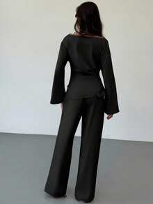 Aloruh 极简杏色办公室穿搭：女士褶皱喇叭袖衬衫 + 超长直筒阔腿裤 - 黑色 - 查看 2