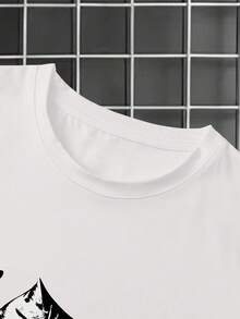 Manfinity Dauomo Men's Casual T-Shirt With Graphic Print Of The Letter R In Colors - Green - View 4