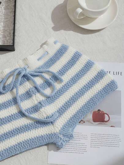 Comfortcana Quần short dệt kim kẻ sọc dáng casual dành cho nữ, có dây rút ở eo.
