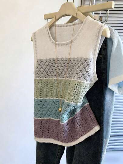 SHEIN LUNE Bộ sưu tập mới mùa xuân 2026 dành cho nữ cỡ lớn: Áo tank top dệt kim kẻ sọc thời trang, tối giản, thoải mái, đa năng với cổ tròn khoét họa tiết - Hoàn hảo cho trang phục mùa xuân.
