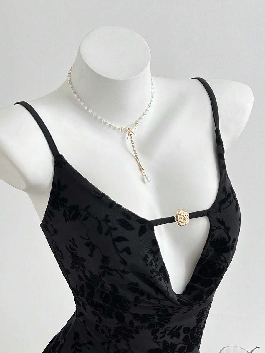 Elamini 女士极简黑色花卉植绒深V领修身迷你连衣裙，春夏款 - 黑色 - 查看 1