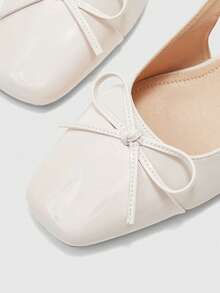 CUCCOO BIZCHIC 女士时尚经典后系带黑色平底鞋，适合圣诞节穿着 - 米杏白 - 查看 8